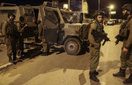 قوات الاحتلال تشن حملة اعتقالات ومداهمات في مدن الضفة الغربية