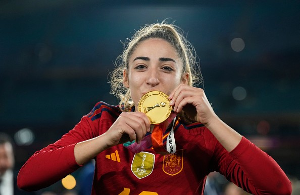 نجمة إسبانيا سجلت هدف النهائي وحققت لقب المونديال لتصدم بوفاة والدها